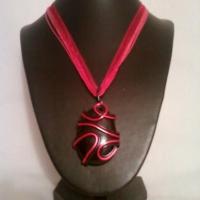 Black n Pink Mystica 1 - Collier en fil noir et rose avec une perle de verre noire - 13 €