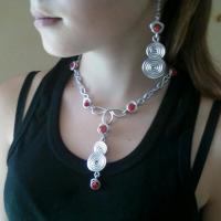 Modèle présenté en Jaspe Rouge / collier : 24 € et boucles d'oreilles : 12 €