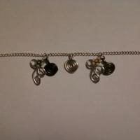 Bracelet Fleurs en fil argenté, noir et marron - 12 €